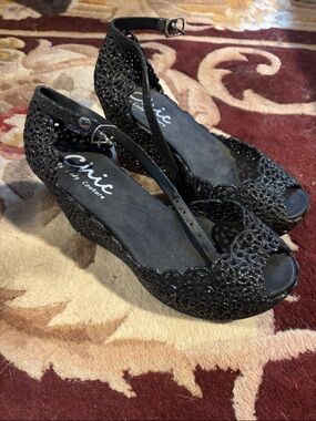 chic Black Glitter Scalloped Peep-Toe Ankle-Strap Wedges